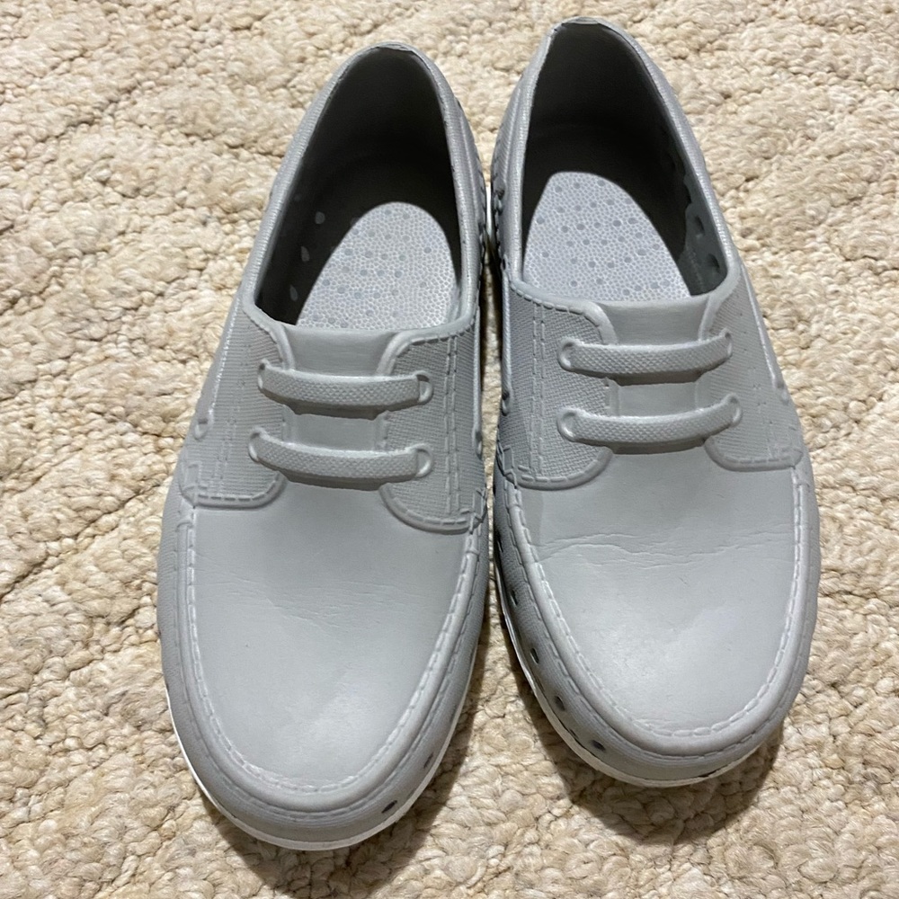 Boys water proof boat shoes size 10